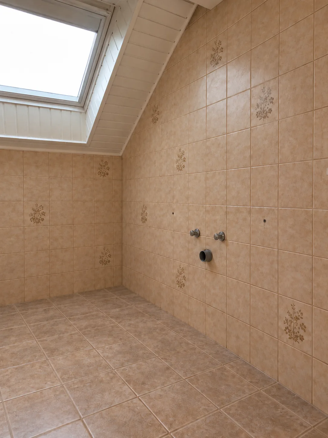 Avant : le mur sous le velux